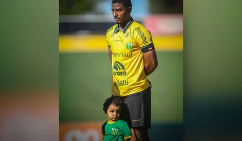 Gustavo Simões enfrenta o luto com solidariedade