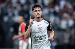 Corinthians vence na raça, sobrevive com um a menos e mantém vivo o último sonho de 2026