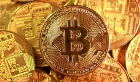 Bitcoin dispara e encosta nos US$ 69 mil após decisão dos EUA