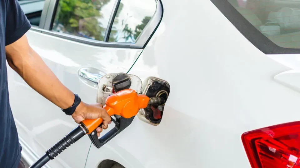 Gasolina com etanol: veja o que muda para o motorista e o preço dos combustíveis