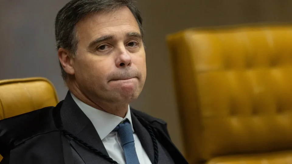 André Mendonça avança contra filhos de Lula e Bolsonaro no STF
