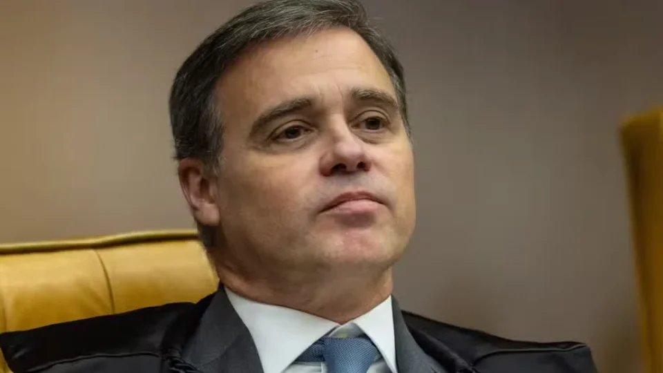 Ministro do STF diz que, mesmo com salário alto, precisa se preocupar com as contas
