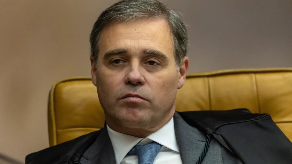 Jantar secreto expõe poder de Moraes e tensão no STF