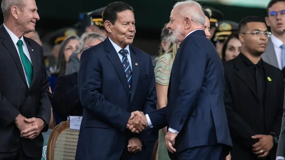 Lula une Mourão para aprovar projeto dos minerais no Senado hoje