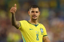 Bruno Guimarães entra para a lista das maiores transferências de brasileiros da história