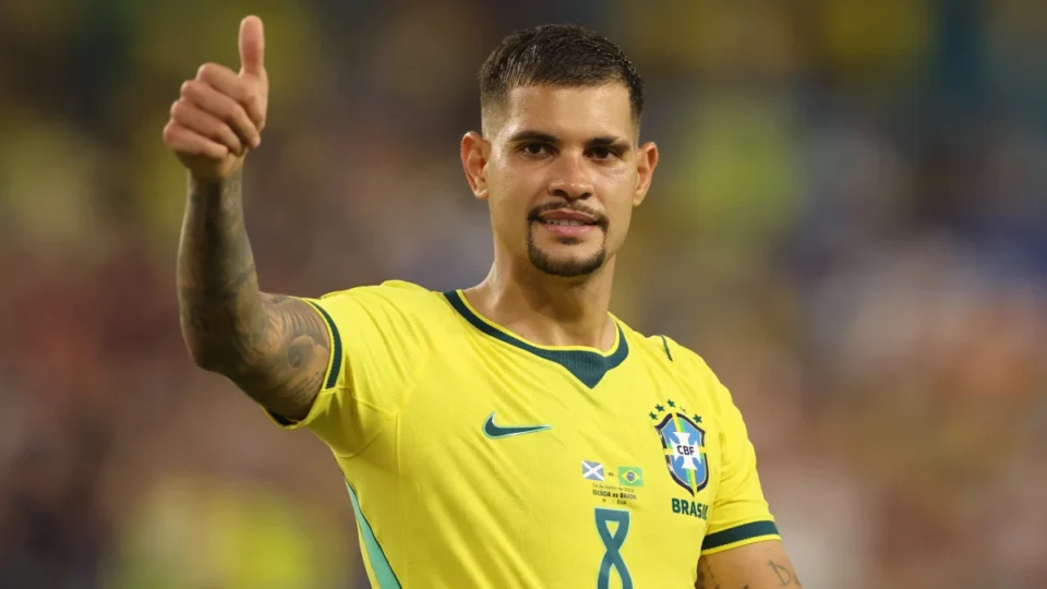 Bruno Guimarães entra para a lista das maiores transferências de brasileiros da história