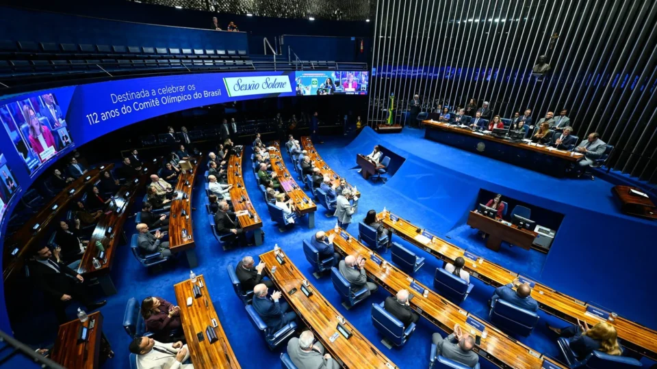 Senado ferve no Paraná e no DF: cinco nomes empatam por duas vagas
