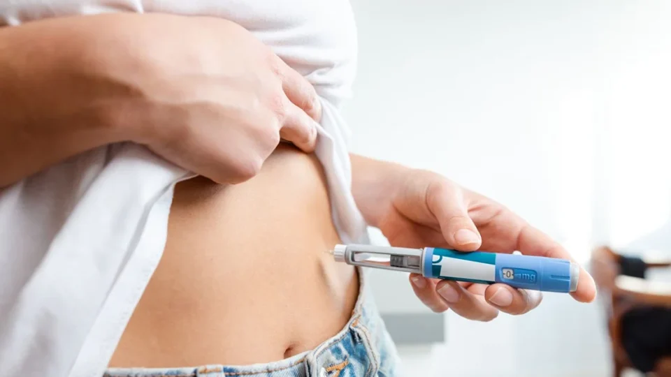 Canetas emagrecedoras: especialista explica quem deve usar e alerta para os riscos da automedicação