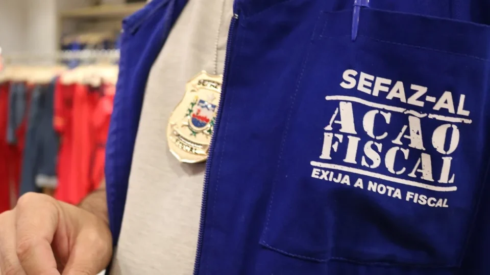 Concurso da Sefaz-AL oferece 100 vagas para auditor fiscal com salário de R$ 25,2 mil