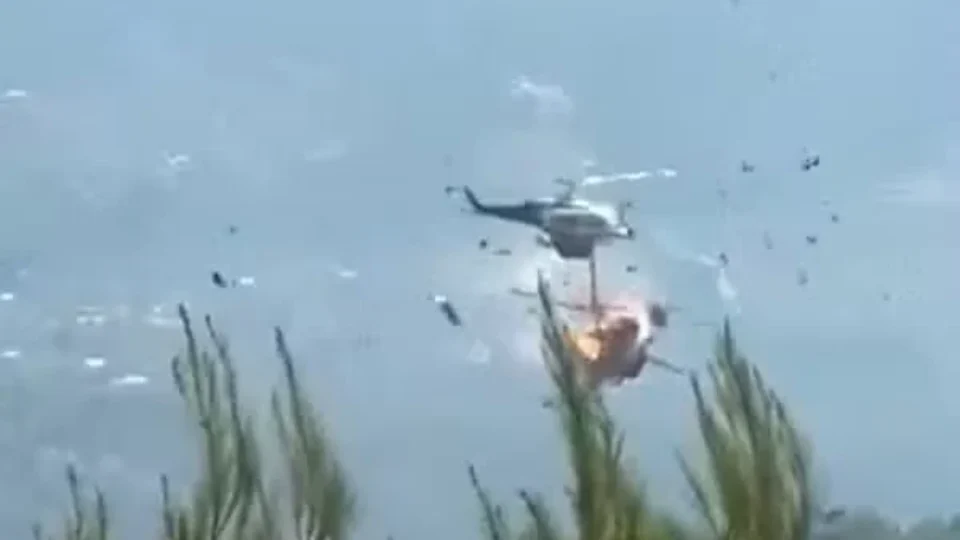 Helicópteros colidem durante combate a incêndios florestais na Grécia