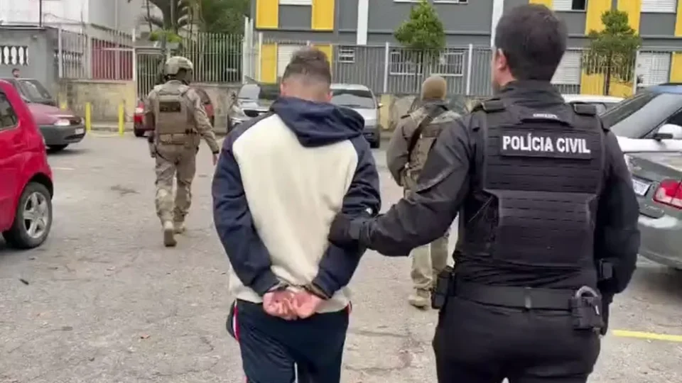 Polícia prende três suspeitos de integrar quadrilha do golpe do falso advogado em SP