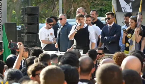 Renan Santos promete enfrentar “inimigos da nação” no início da campanha
