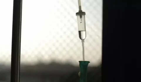França protege hospitais cristãos na nova lei de eutanásia