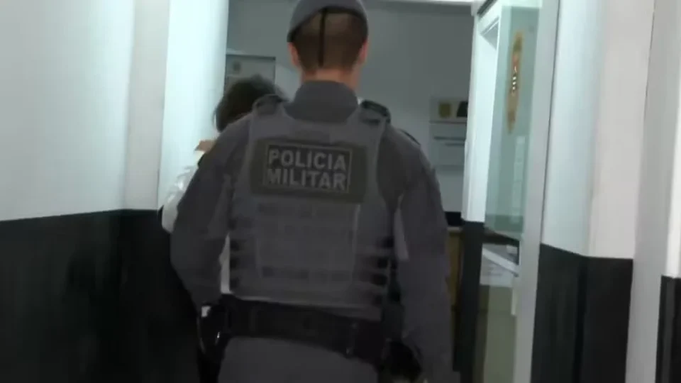 Advogado é preso suspeito de agredir filha de 6 anos em elevador em SP