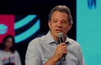 Haddad diz que Lula não protege filho, como Bolsonaro fez