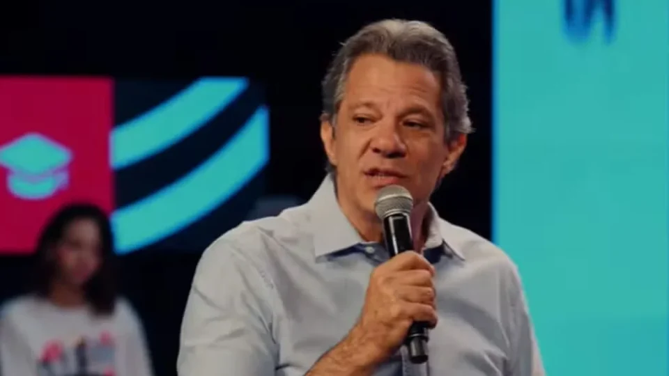 Haddad diz que Lula não protege filho, como Bolsonaro fez