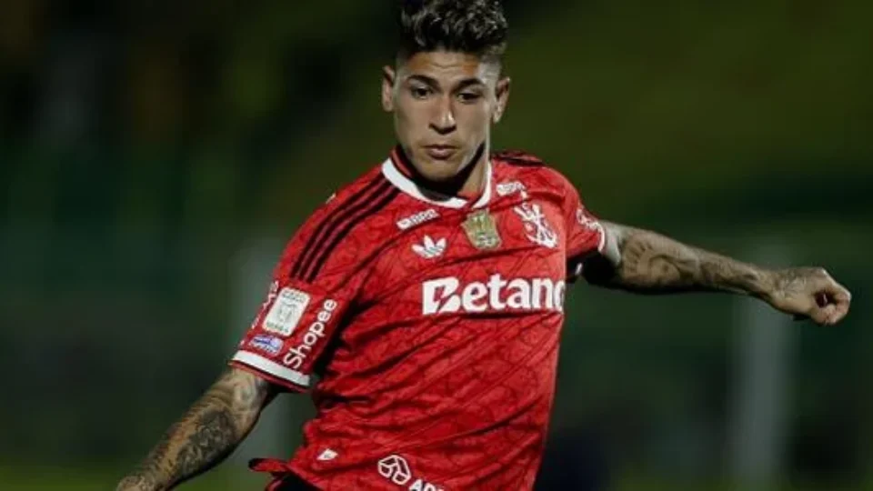 Carrascal reage no Flamengo após período turbulento; meia ganha força antes de jogo decisivo