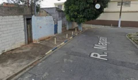 Homem é assassinado e tem corpo escondido em entulhos na própria casa em SP