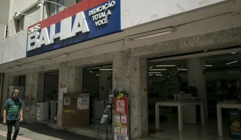 Casas Bahia fecha 298 lojas e demite cerca de 1,9 mil funcionários