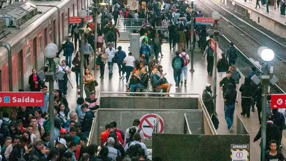 GREVE: Segundo dia mantém linhas da CPTM com operação parcial; veja como fica o transporte