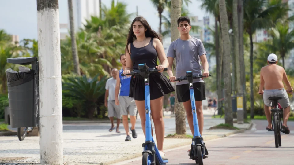 Novas regras para patinetes e bicicletas elétricas começam a valer em SP