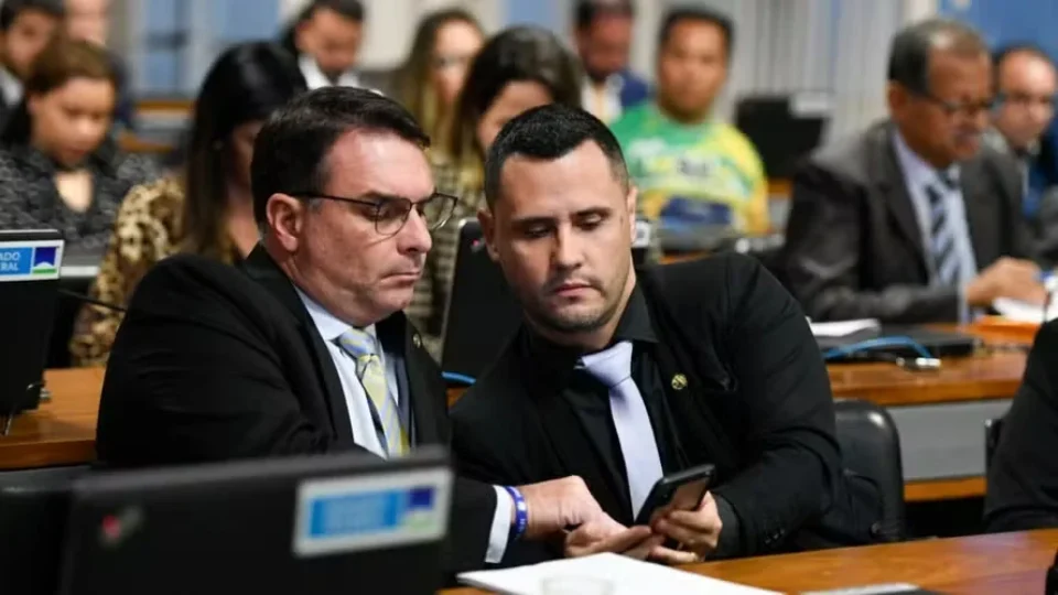Cleitinho reforça apoio a Flávio Bolsonaro na disputa pela Presidência