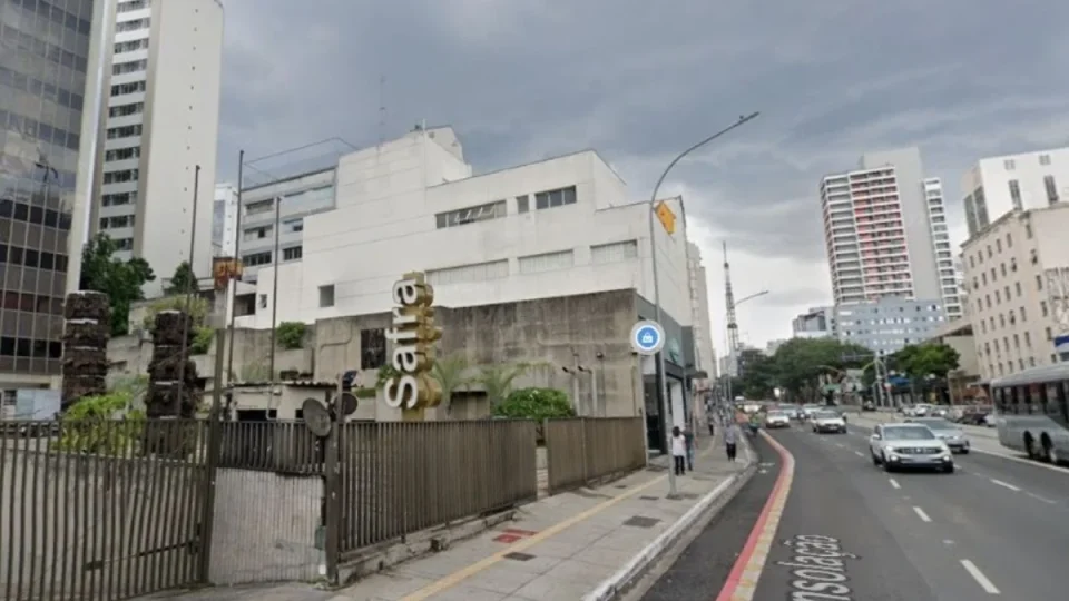 Homem é esfaqueado por colega dentro de banco na Consolação