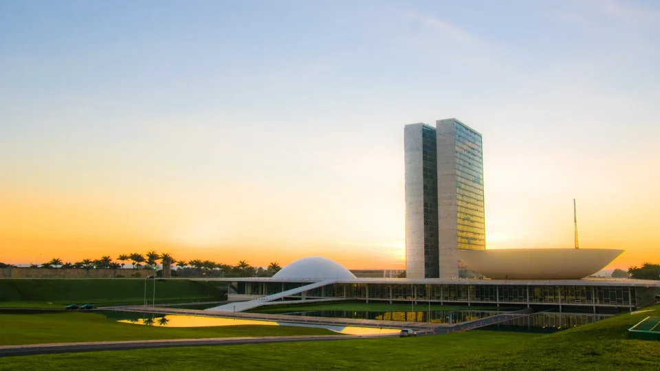 Congresso instala comissão para analisar fim da “taxa das blusinhas”