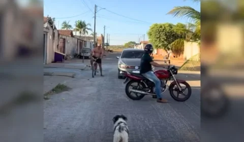 Influenciador faz manobra para estacionar moto e para trânsito no Tocantins