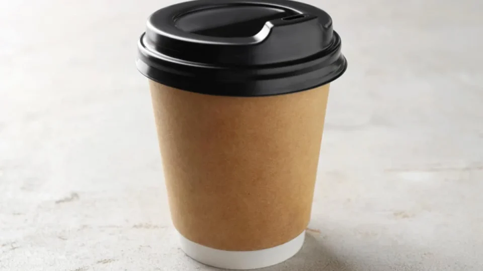 Seu café pode estar levando plástico para dentro do corpo sem você perceber