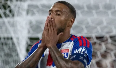 Lyon precisa vencer por 2 gols hoje para avançar na Champions