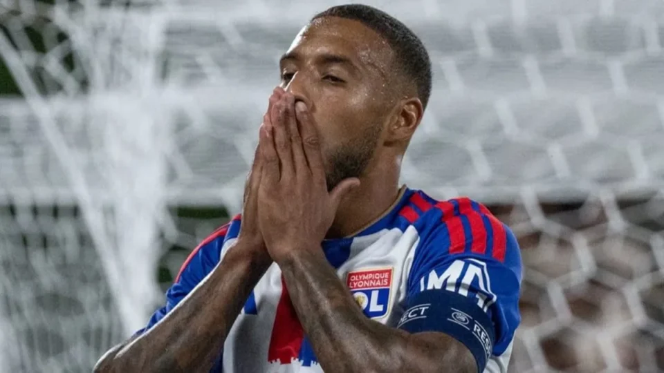 Lyon precisa vencer por 2 gols hoje para avançar na Champions
