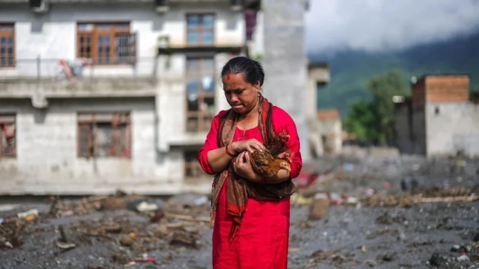 Nepal intensifica resgates para encontrar mais de 900 trabalhadores desaparecidos em usinas