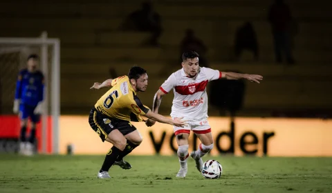 CRB e Novorizontino fazem jogo equilibrado e vão para o intervalo sem gols