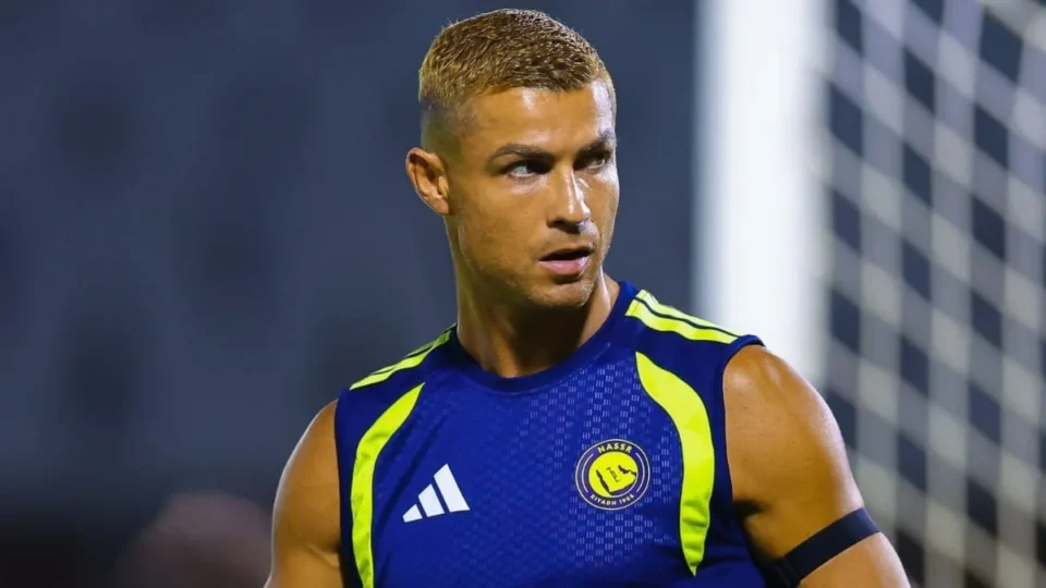 Cristiano Ronaldo começa no banco em Al-Riyadh x Al-Nassr