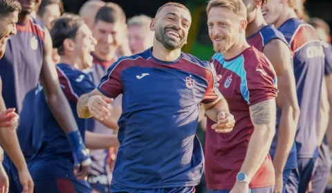 Salah estreia na Europa pelo Trabzonspor em duelo decisivo