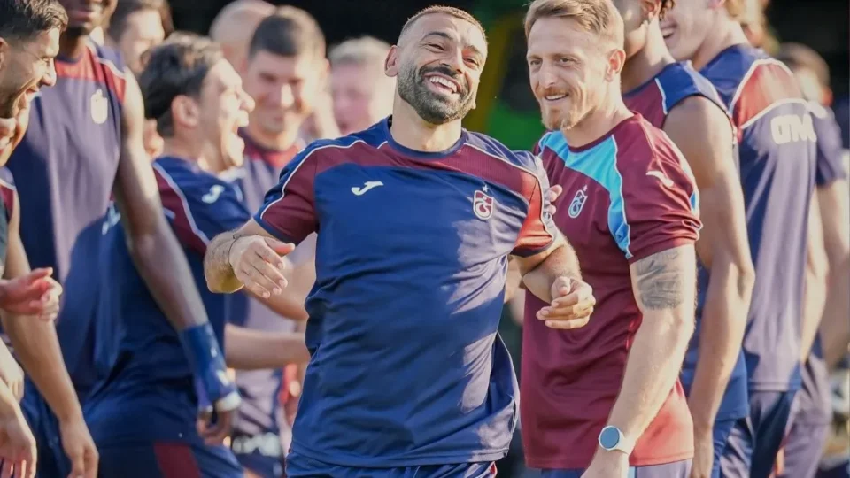 Salah estreia na Europa pelo Trabzonspor em duelo decisivo