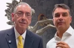 Flávio Bolsonaro declara apoio a Eduardo Cunha em disputa pela Câmara
