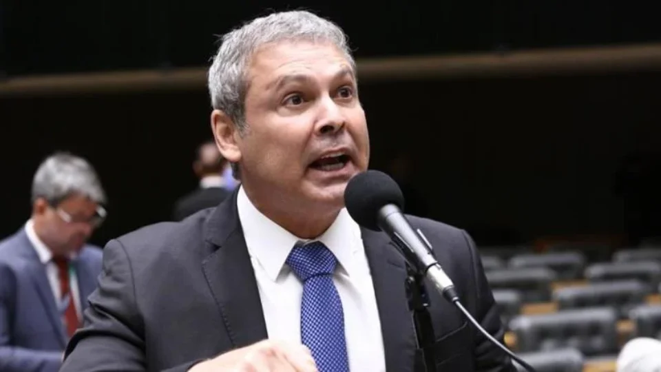Vice de Flávio rejeita acordo com Lindbergh e decide levar caso até o fim