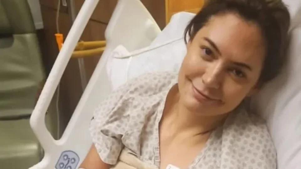 Michelle Bolsonaro publica foto no hospital e mostra primeira refeição após cirurgia
