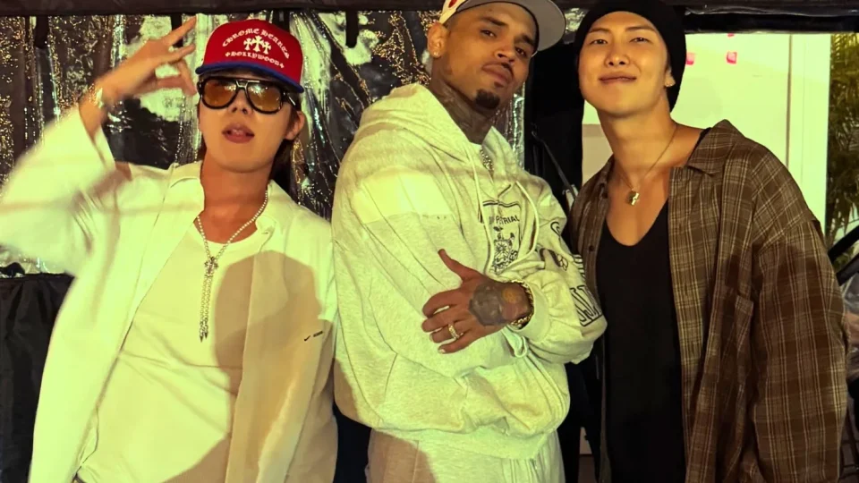 Chris Brown xinga fã após críticas a RM e J‑Hope em show