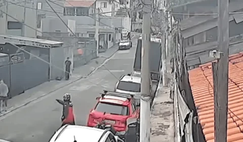 Homem é baleado durante tentativa de roubo na zona norte de SP suspeito foge de moto