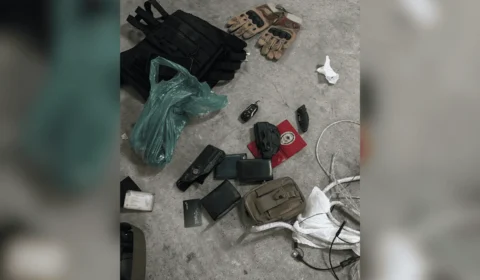 Policiais são presos após exigirem dinheiro de motorista de aplicativo em Osasco
