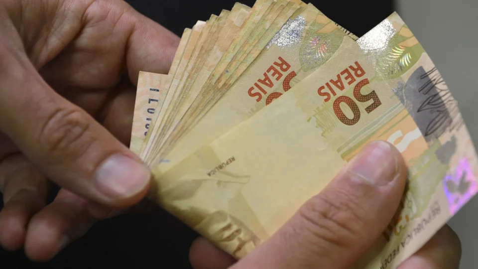 Brasileiros ainda têm R$ 5,12 bilhões esquecidos em bancos