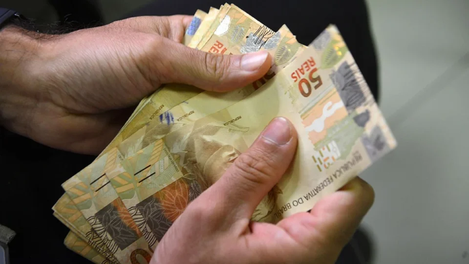 Renda média passa de R$ 3,1 mil no Acre e cresce 9% em um ano
