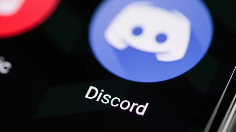 Brasil multa TikTok e suspende lives do Discord por motivos diferentes