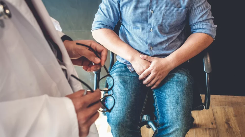 Preenchimento peniano cresce entre homens, mas procedimento pode causar complicações graves