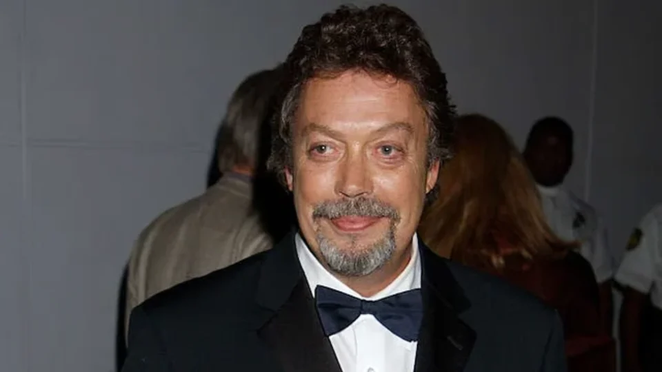 Tim Curry morre aos 80 anos após mais de cinco décadas de carreira
