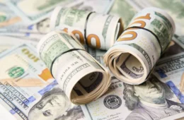 Dólar sobe a R$ 5,18 e Bolsa perde força nesta sexta; mercado acompanha Fed