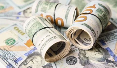 Dólar sobe a R$ 5,18 e Bolsa perde força nesta sexta; mercado acompanha Fed